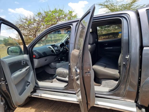 Toyota Hilux 2011 Gray