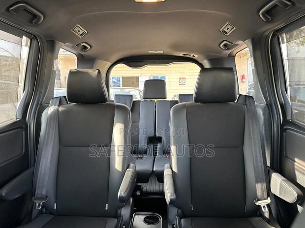 Toyota Noah 1.8 FWD Hybrid (7 seater) 2019 Pearl