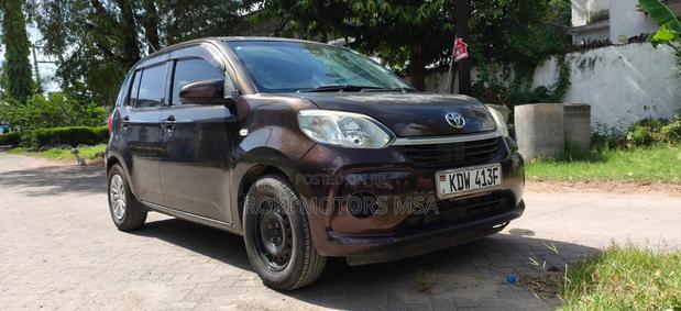 Toyota Passo 2018 Maroon