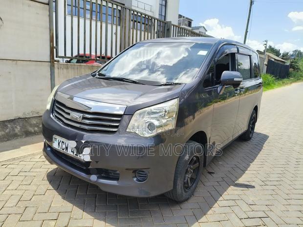 Toyota Noah 2013 Gray
