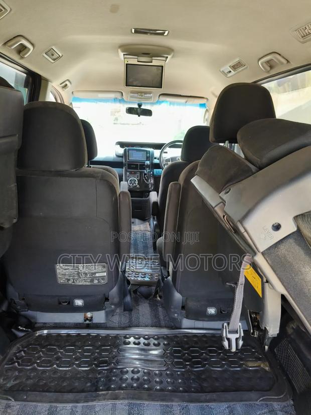 Toyota Noah 2013 Gray
