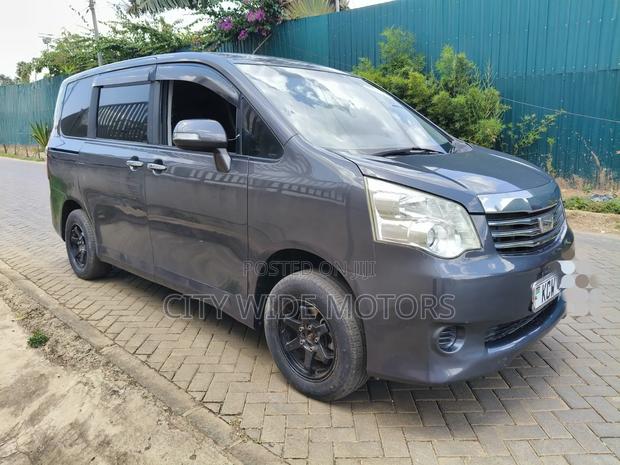 Toyota Noah 2013 Gray