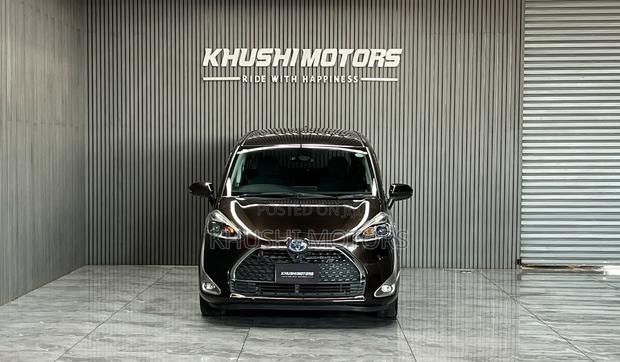 Toyota Sienta 2019 Brown