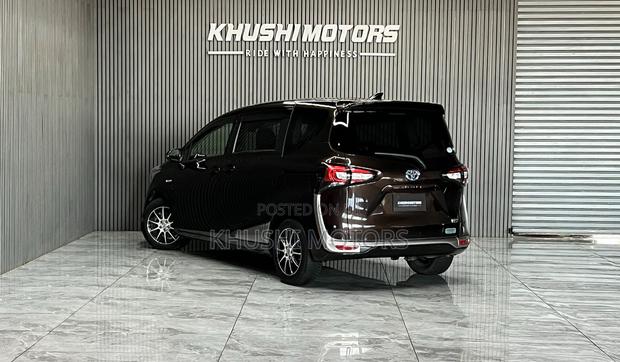 Toyota Sienta 2019 Brown