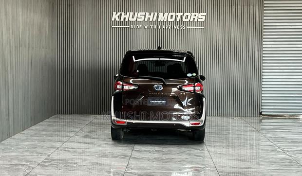 Toyota Sienta 2019 Brown