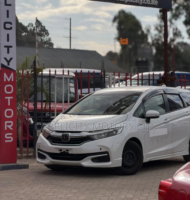 Honda Fit Shuttle 1.5 Hybrid 2WD 2019 White