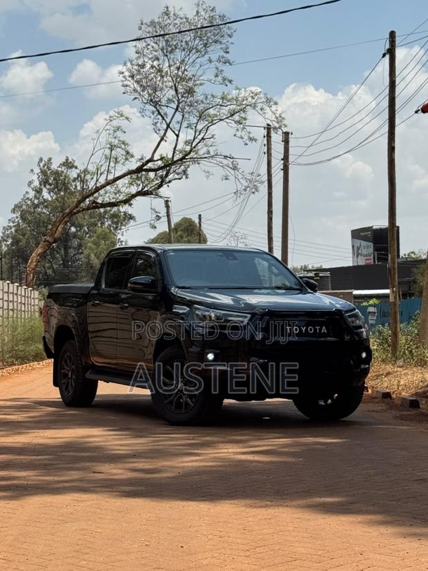 Toyota Hilux Revo Double Cab Deisel 2.4 AWD 2022 Black
