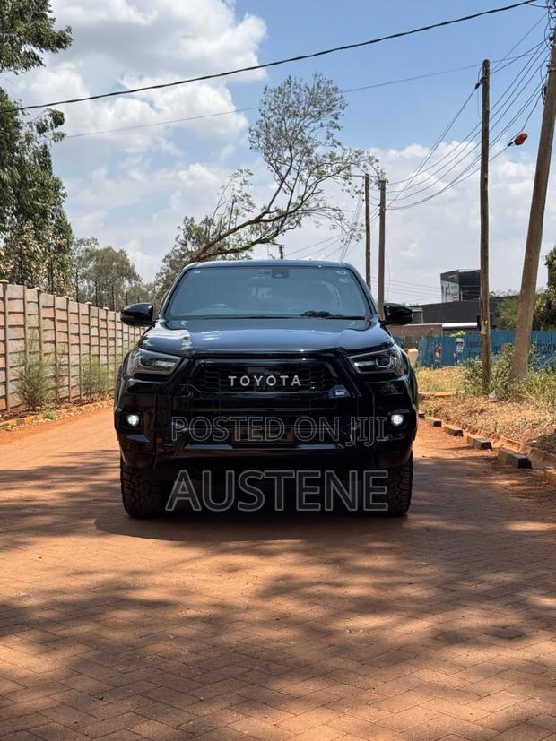 Toyota Hilux Revo Double Cab Deisel 2.4 AWD 2022 Black
