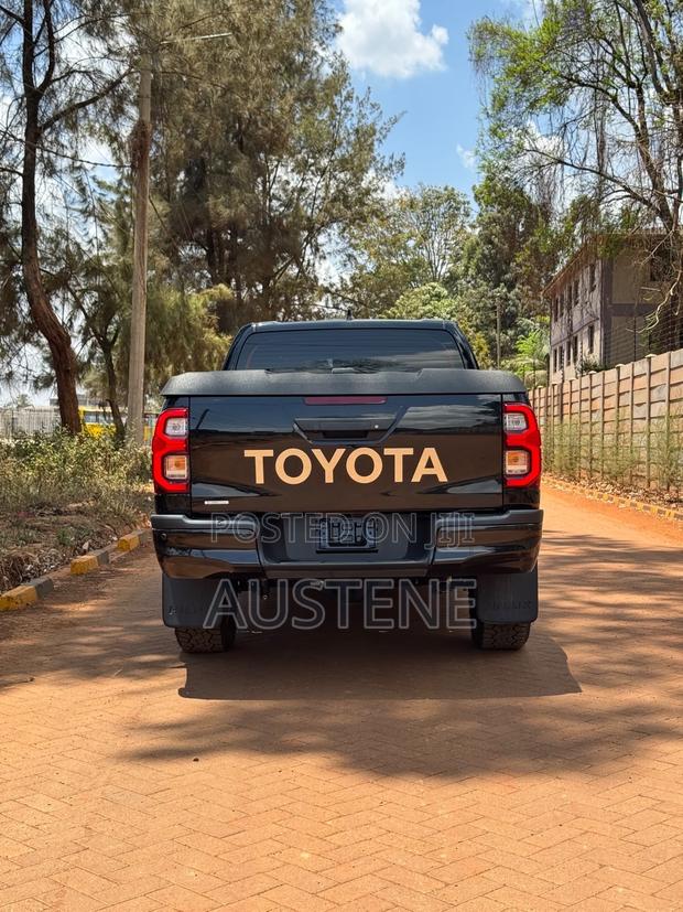 Toyota Hilux Revo Double Cab Deisel 2.4 AWD 2022 Black