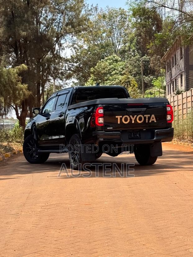 Toyota Hilux Revo Double Cab Deisel 2.4 AWD 2022 Black