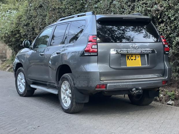 Toyota Land Cruiser Prado 3.0 TD 2011 Gray