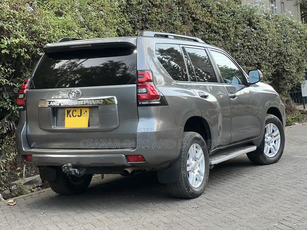 Toyota Land Cruiser Prado 3.0 TD 2011 Gray