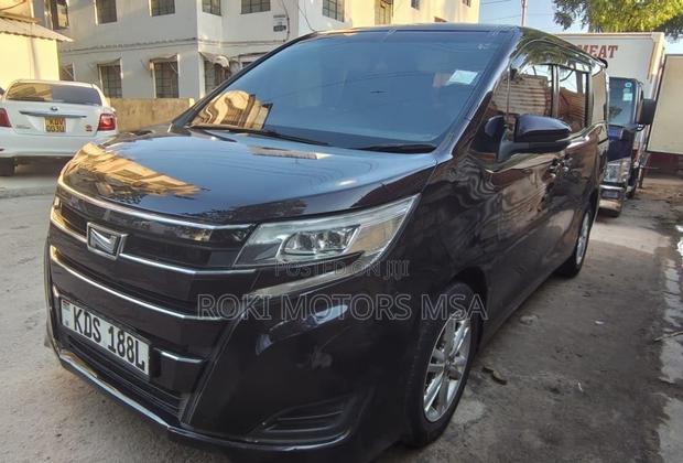 Toyota Noah 2018 Black