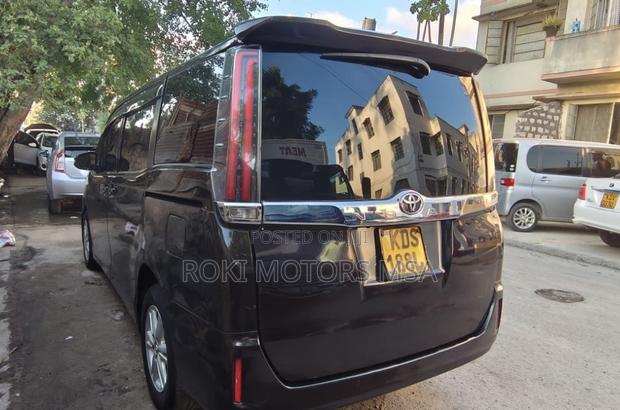 Toyota Noah 2018 Black