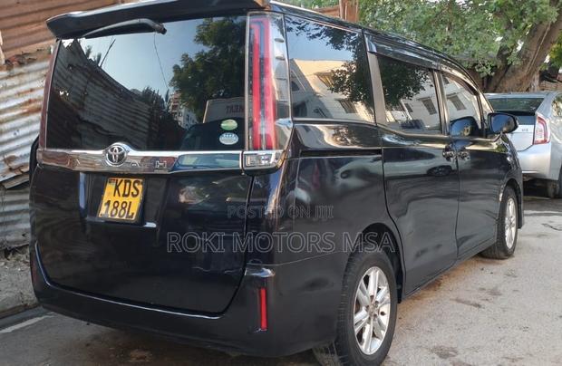 Toyota Noah 2018 Black