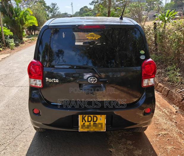 Toyota Porte 2013 Black