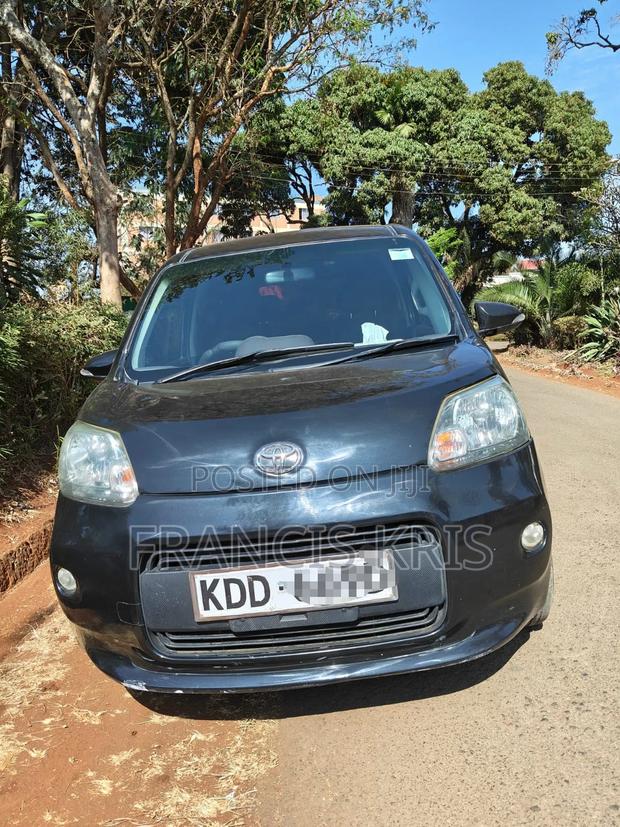 Toyota Porte 2013 Black
