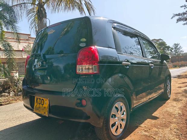 Toyota Porte 2013 Black
