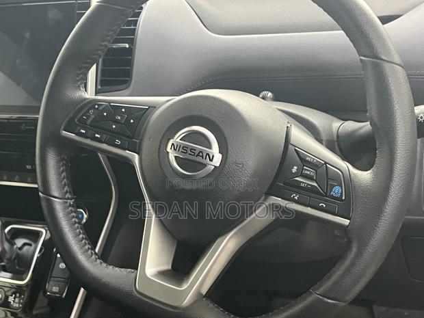 Nissan Serena 2019 Beige