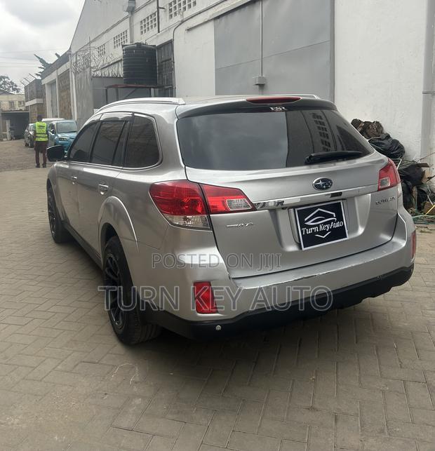 Subaru Outback 3.6R 2012 Silver