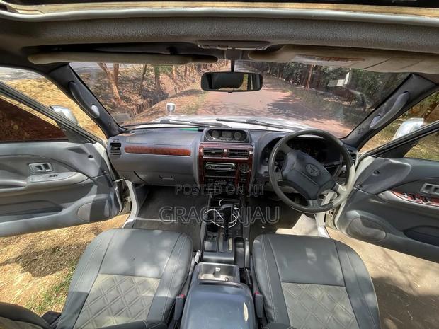Toyota Land Cruiser Prado 2001 White