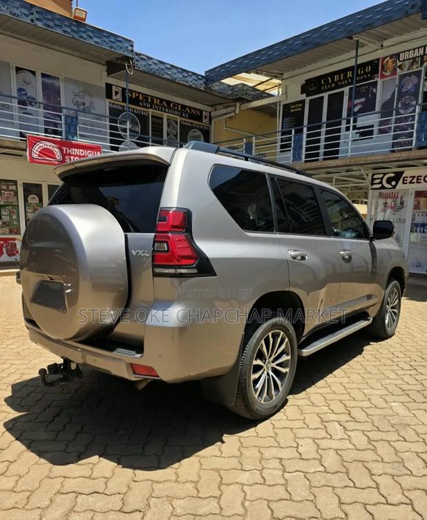 Toyota Land Cruiser Prado 2.8 2022 Silver