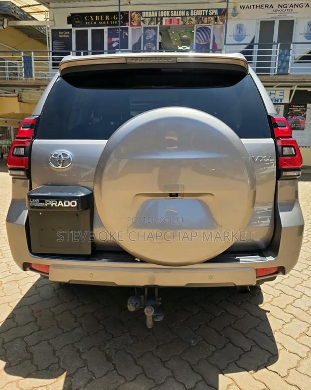Toyota Land Cruiser Prado 2.8 2022 Silver