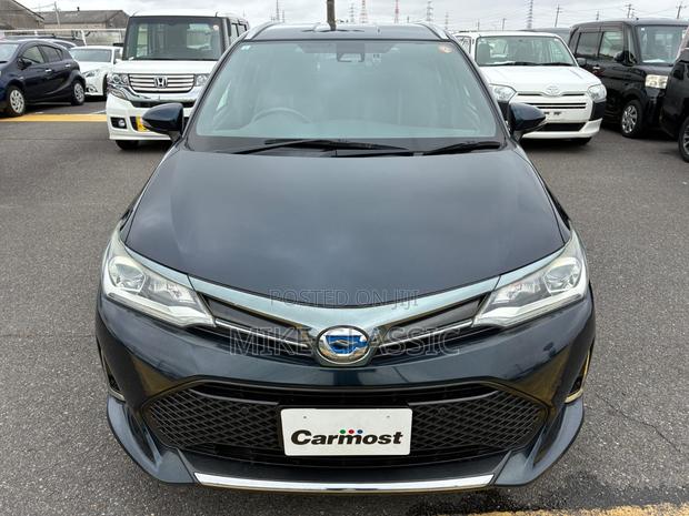 Toyota Corolla Fielder 1.5 Hybrid FWD 2019 Black