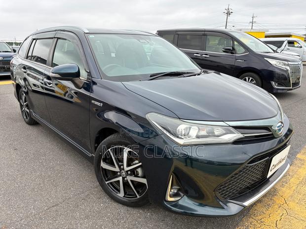 Toyota Corolla Fielder 1.5 Hybrid FWD 2019 Black
