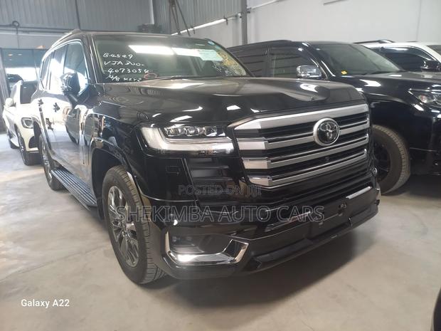 Toyota Land Cruiser LC300 2024 Black