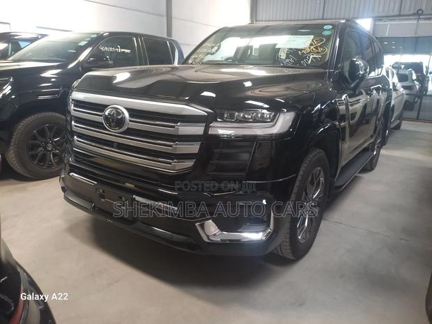 Toyota Land Cruiser LC300 2024 Black