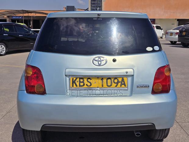 Toyota IST 2005 Blue