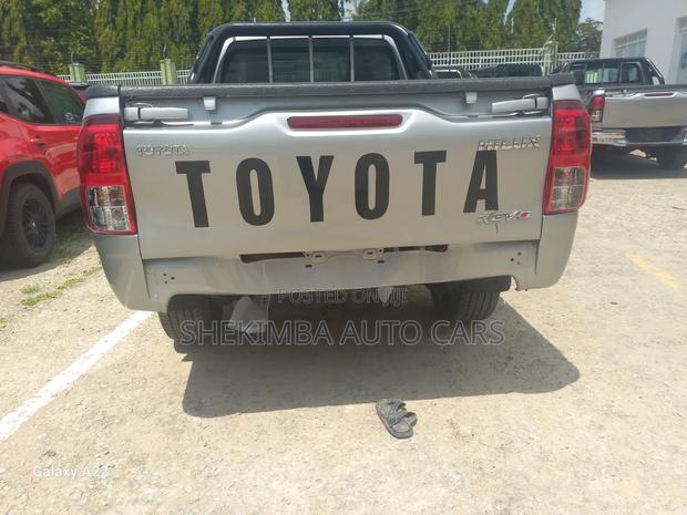 Toyota Hilux 2021 White