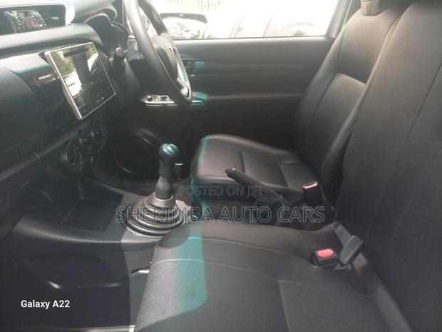 Toyota Hilux 2021 White