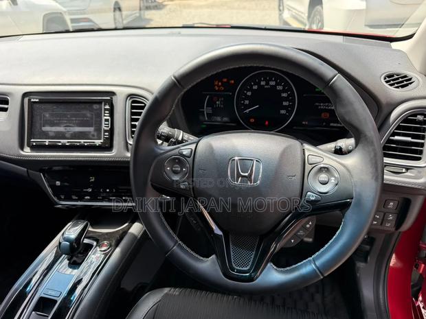 Honda Vezel 2020 Red