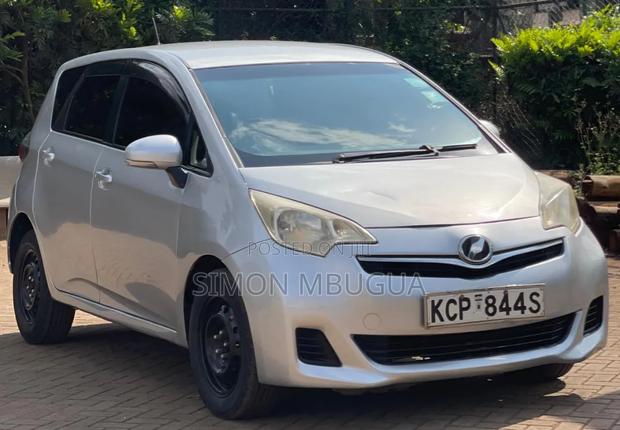 Toyota Ractis 2011 Silver