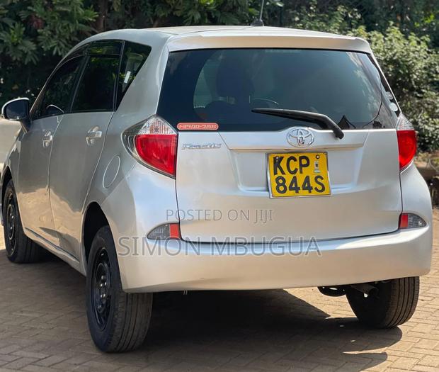 Toyota Ractis 2011 Silver