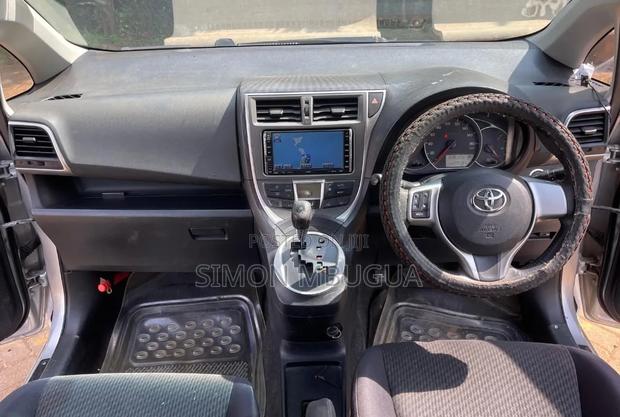 Toyota Ractis 2011 Silver