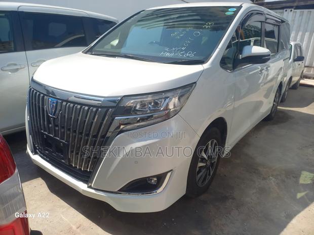 Toyota Esquire 1.8 FWD Hybrid (7 seater) 2020 White