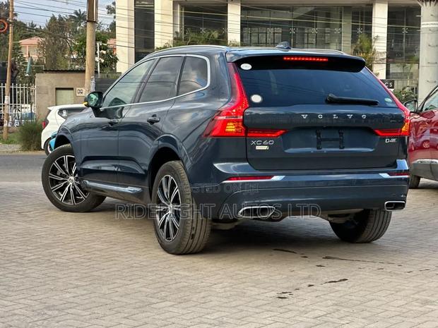 Volvo XC60 2020 Blue