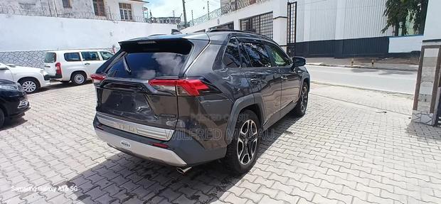 Toyota RAV4 XLE Premium FWD 2020 Gray
