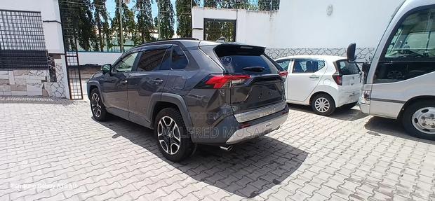 Toyota RAV4 XLE Premium FWD 2020 Gray
