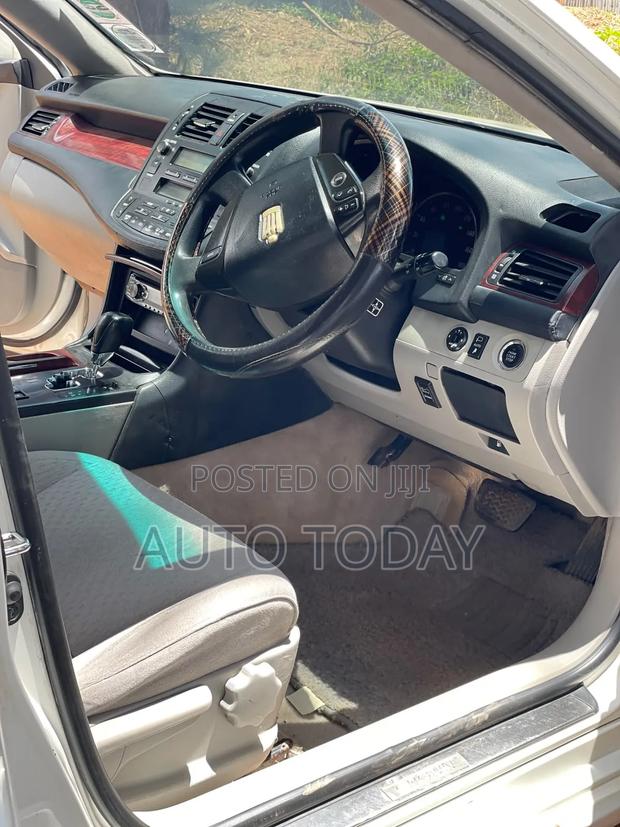 Toyota Crown 2010 White