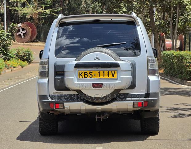 Mitsubishi Pajero 2005 Silver