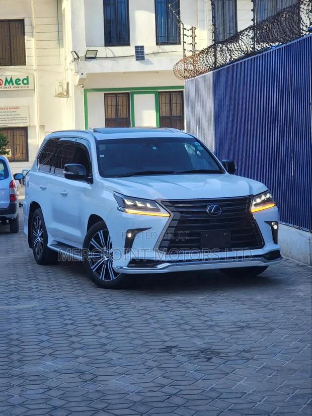 Lexus LX 2019 Off white