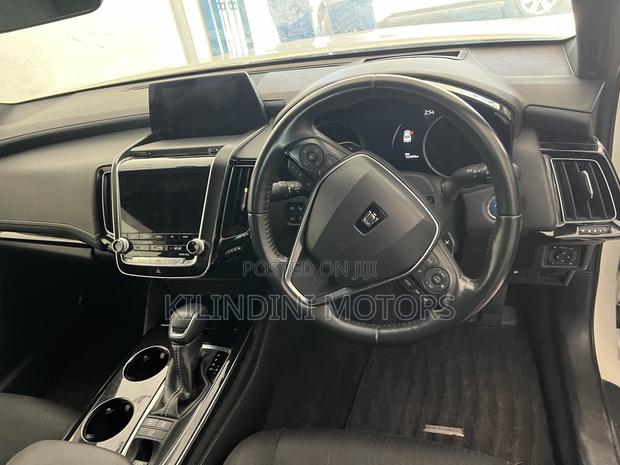 Toyota Crown 2019 White
