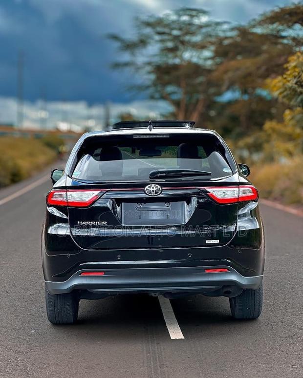 Toyota Harrier 2.0 2018 Black