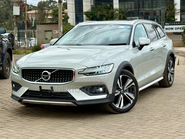 Volvo V60 Cross Country 2020 Beige