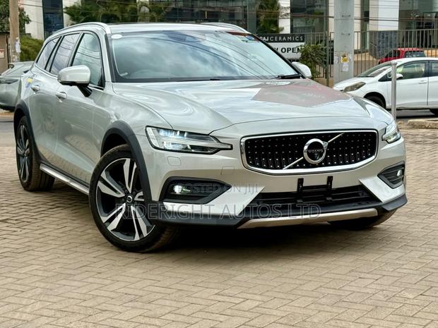 Volvo V60 Cross Country 2020 Beige