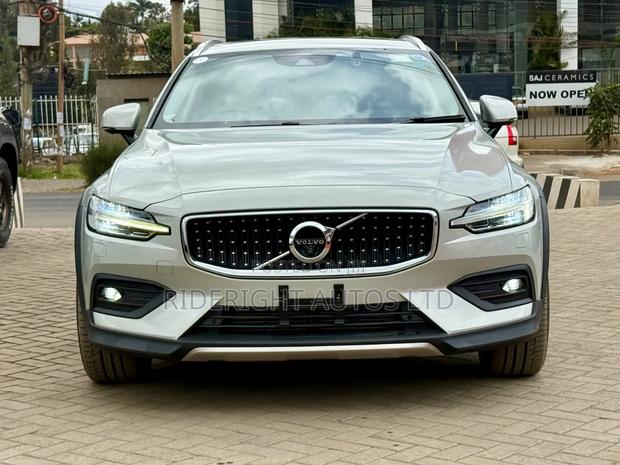 Volvo V60 Cross Country 2020 Beige